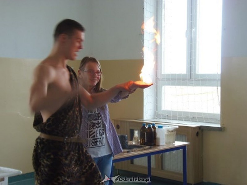 Zajęcia w SP w Pasiekach odbywały się pod hasłem „Czy to magia? Nie, to czysta nauka”, fot. UG w Goworowie