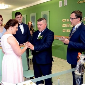 Wójt Kadzidła Dariusz Łukaszewski udzielił ślubu młodej parze [ZDJĘCIA]