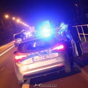 Trzech pijanych w zatrzymanym przez policję oplu. Prowadził „najtrzeźwiejszy”