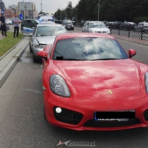 Ostrołęka: 27-latek w audi staranował porsche warte kilkaset tysięcy złotych [ZDJĘCIA]