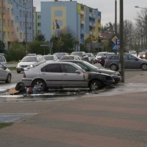 Pożar „osobówki” na osiedlu Centrum [ZDJĘCIA]