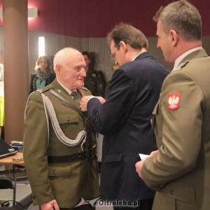 Minister Kasprzyk odznaczył medalami Pro Patria mieszkańców Ostrołęki [WIDEO, ZDJĘCIA]