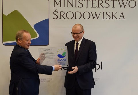 Dariusz Kaśk&oacute;w, prezes Energa SA odbiera ceryfikat EMAS-emas.jpg Od lewej: Mariusz Gajda, wiceminister środowiska i Dariusz Kaśk&oacute;w, prezes Zarządu Energa SA 