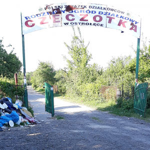 Interwencja Czytelnika: Zaśmiecone wejście na ogródki działkowe [ZDJĘCIA]