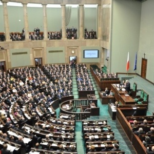 Awantura w sejmie. PiS głosuje, opozycja protestuje (wideo na żywo)