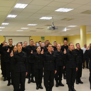 Nowi funkcjonariusze zasilili szeregi ostrołęckiej policji [ZDJĘCIA]