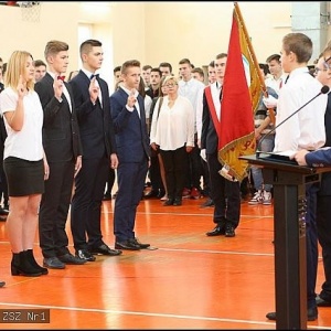 Święto szkoły w ZSZ nr 1 i otrzęsiny „pierwszaków” [ZDJĘCIA]