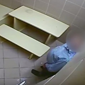 Szokujący film z celi znanego biznesmena. Policja: Zbigniew S. nie został pobity [WIDEO]