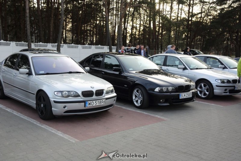 Zlot miłośnik&oacute;w BMW pod supermarketem E.Leclerc w Ostrołęce, fot. eOstrołęka.pl