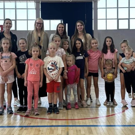 Rozpoczęły przygodę z koszykówką. Unia Basket zaprasza na treningi