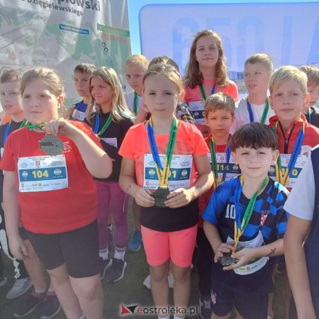 Mini Maraton w Ostrołęce! Najmłodsi biegacze dali z siebie wszystko [WIDEO, ZDJĘCIA]