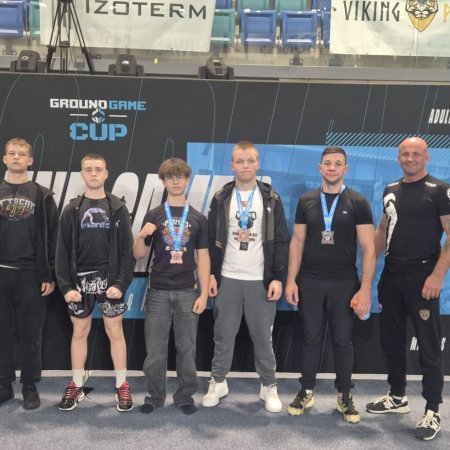 Fighterzy Victorii Ostrołęka z medalami Ground Game Cup