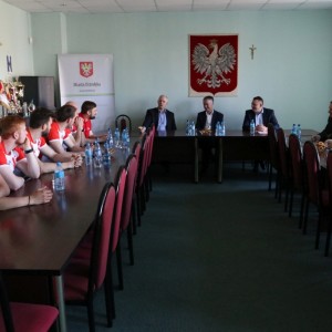 Siatkarze Energi u prezydenta Kotowskiego. "Są dumni, że reprezentują Ostrołękę" [WIDEO, ZDJĘCIA]