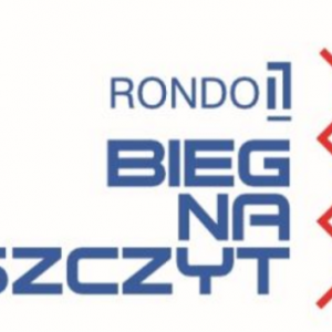 Biegacze z Ostrołęki i Kadzidła zdobyli szczyt biurowca Rondo 1 