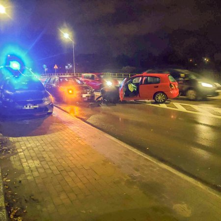 Zderzenie dwóch aut przy Dobrzańskiego. Sprawca... uciekł! [ZDJĘCIA]