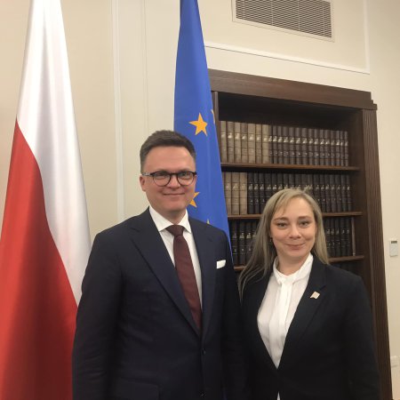 Zdjęcie z marszałkiem Sejmu i sześć słów. Poselski debiut Żanety Cwaliny-Śliwowskiej