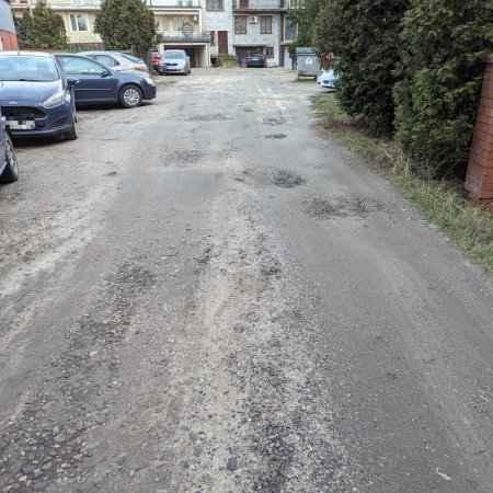 Zniknie doraźne łatanie. Ta ulica na Starym Mieście doczeka się budowy [ZDJĘCIA]