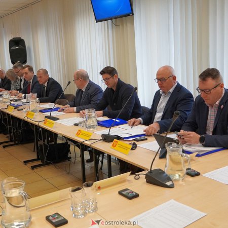 Głosowali, ale "się nie cieszyli". Starcie radnych podczas dyskusji o obligacjach