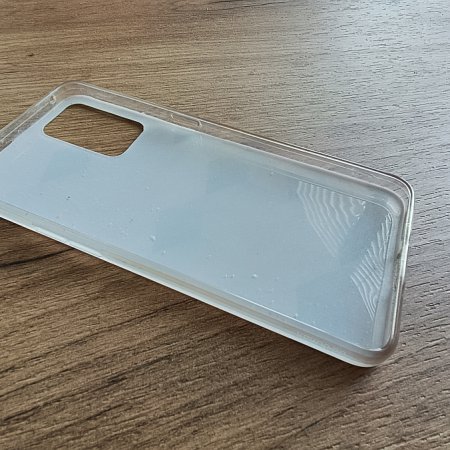 Zapłaciła za iPhona, w przesyłce dostała… etui