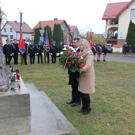 W Olszewie-Borkach śpiew pieśni patriotycznych połączył pokolenia [WIDEO, ZDJĘCIA]