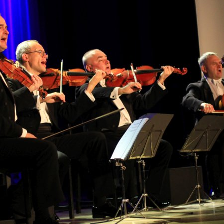 Grupa MoCarta z humorem i muzyką w Ostrołęce [WIDEO, ZDJĘCIA]