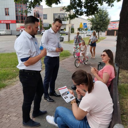 "Kwiaty Wołynia" w Ostrołęce. Akcja Konfederacji [ZDJĘCIA]