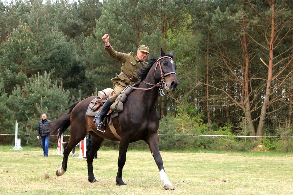 Pokaz umiejętności sportowych jazdy konno w Nogawkach!