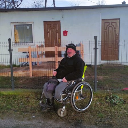 Dobrzy ludzie odmienili los niepełnosprawnego pana Leona. Wybudowano mu podjazd