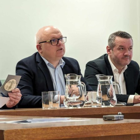 Wciąż bez porozumienia ws. lokali po „Korczakówce”. Gorąca dyskusja na komisji! [WIDEO, ZDJĘCIA]