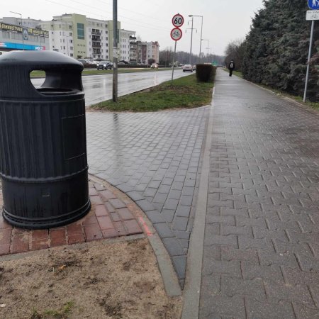 W Ostrołęce trwa wymiana koszy na śmieci
