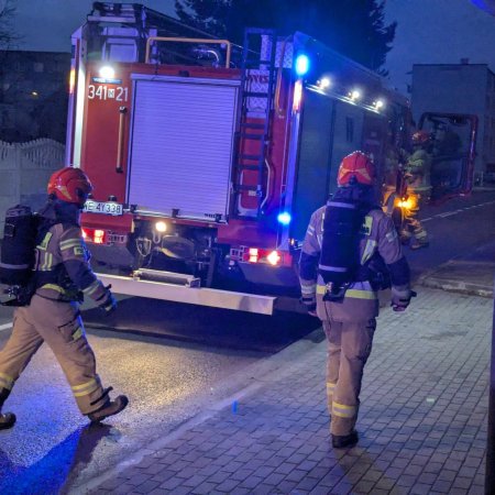 Kobieta z psem utknęła w windzie przy ul. Nowej. Interweniowała straż pożarna