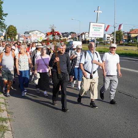 Ostrołęka pielgrzymuje na Jasną Górę. Jubileuszowa wędrówka do Częstochowy [WIDEO, ZDJĘCIA]