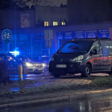 Niebezpieczny wypadek na skrzyżowaniu Parkowej i Traugutta: potrącenie na przejściu dla pieszych [ZDJĘCIA]