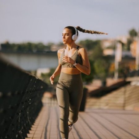 Top 5 gadżetów, które zmienią Twoje bieganie w mieście