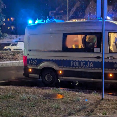 Potrącenie na przejściu dla pieszych w Ostrołęce – 71-letnia kobieta trafiła do szpitala