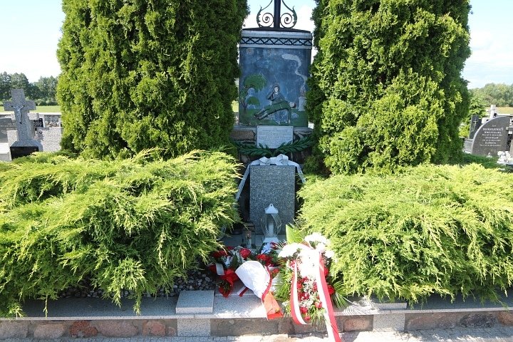 Gr&oacute;b w Rzekuniu dziś