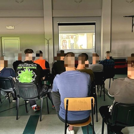 Kino za kratami! Jak filmy pomagają więźniom zrozumieć siebie