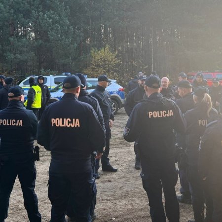 Zwłoki w lesie w gminie Olszewo-Borki. Policja potwierdziła tożsamość denata