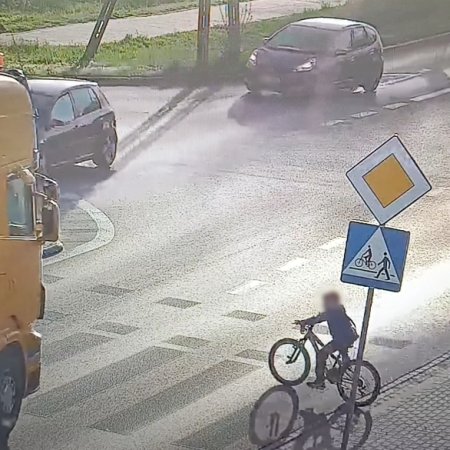 8-latek potrącony przez ciężarówkę. Wezwano lotnicze pogotowie [ZDJĘCIA]