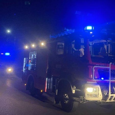 Groźny incydent w Wolkowych: Pożar wybuchł w budynku pełnym łatwopalnych materiałów