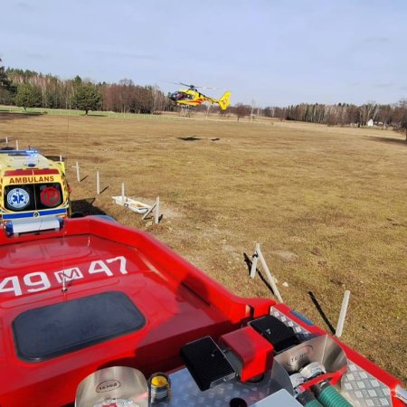 Śmigłowiec LPR w akcji – szybka pomoc dla 45-latka w Surowem [ZDJĘCIA]