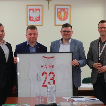 Sesja w Rzekuniu pełna serca – wsparcie dla WOŚP i chóru Cantabile [ZDJĘCIA]