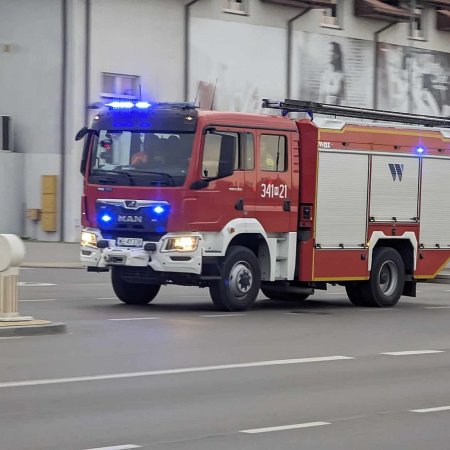 Nietypowy pożar w Nakłach. W akcji gaśniczej cztery zastępy strażackie
