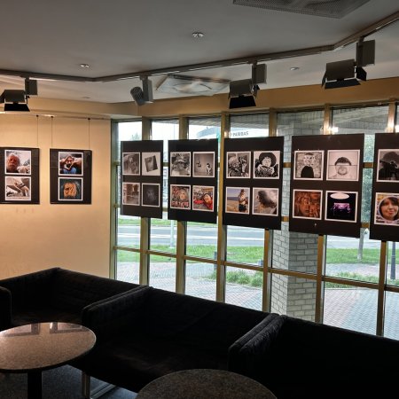 "Autoportret w kwadracie" - nowa wystawa fotografii w Ostrołęckim Centrum Kultury