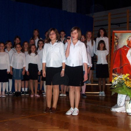 Szkoła im. Jana Pawła II. Tak 20 lat temu "dziesiątka" oddała hołd papieżowi [ZDJĘCIA]