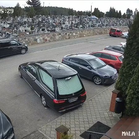 Skandaliczne zachowanie kierowcy w Ostrołęce. Jest nagranie z monitoringu [WIDEO]