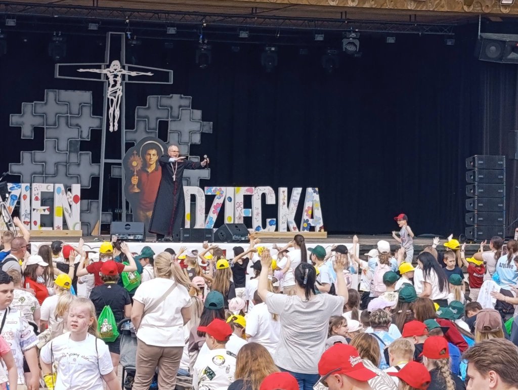 fot. Parafia pw. Chrystusa Kr&oacute;la Wszechświata w Łysych