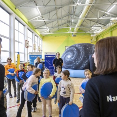 Czy w kosmosie noszą kapelusze? Mobilne planetarium Kopernika w Ostrołęce
