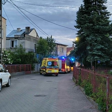 Sobotni pożar w Ostrołęce. Seniorka ucierpiała podczas próby gaszenia ognia!