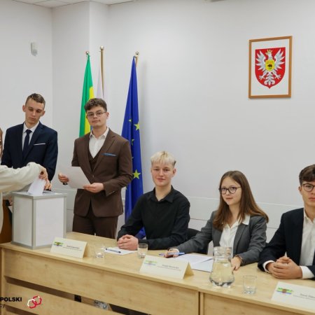 Mazowsze stawia na młodych. Ponad 234 tys. zł dla rad młodzieżowych z regionu ostrołęckiego